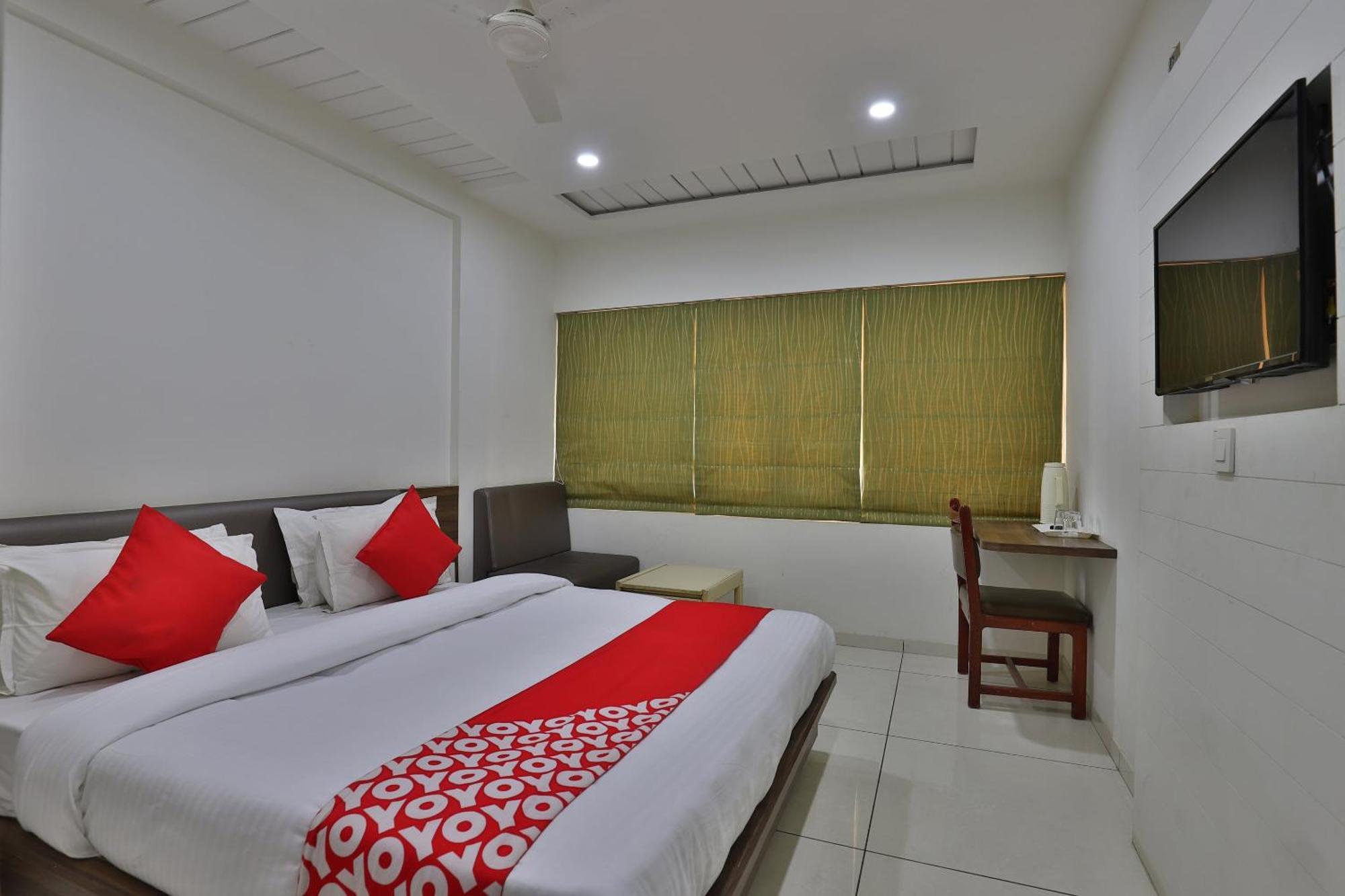 Collection O Hotel Panchsheel 바도다라 외부 사진